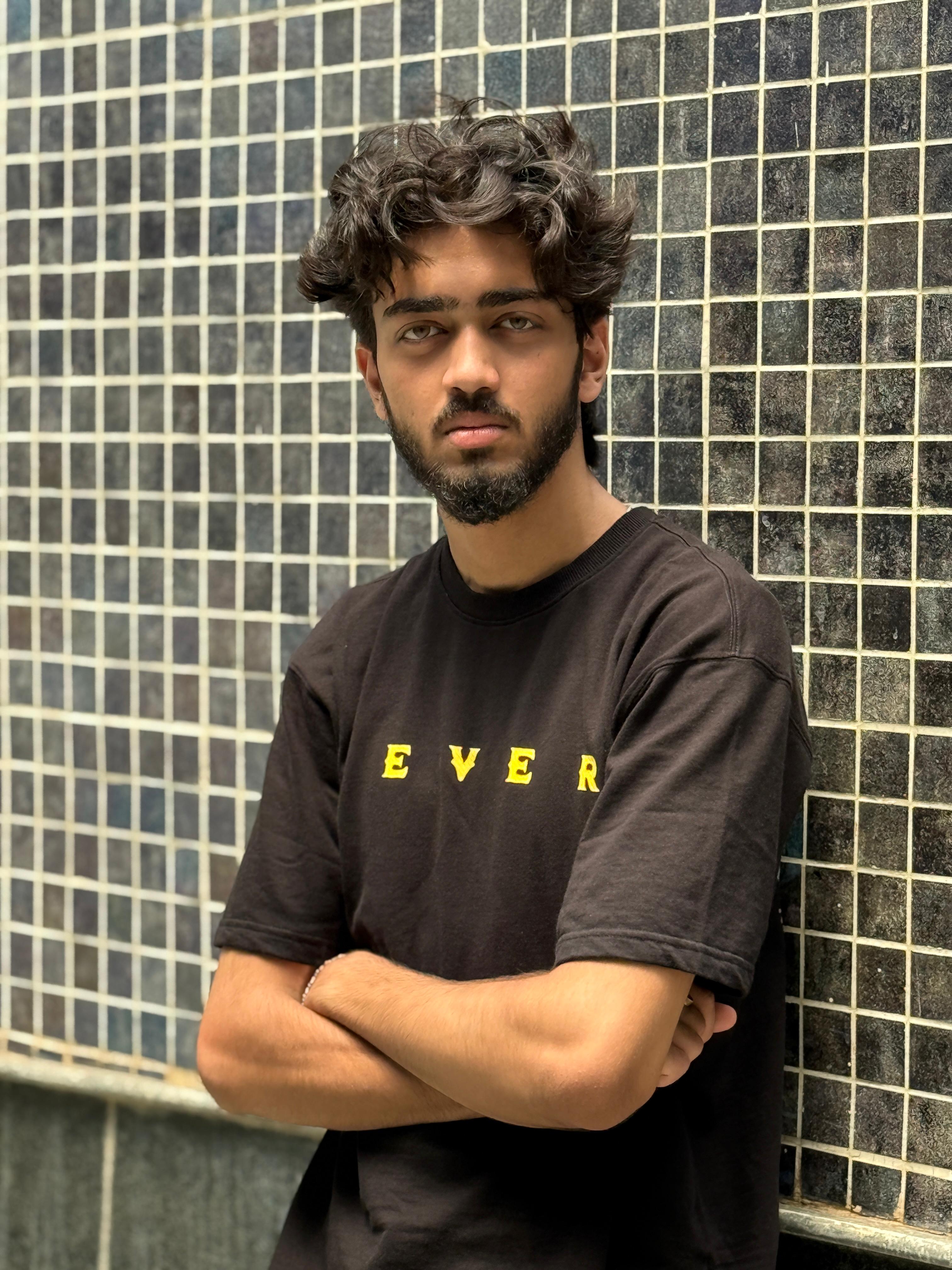 NEVER SLEEP T-SHIRT